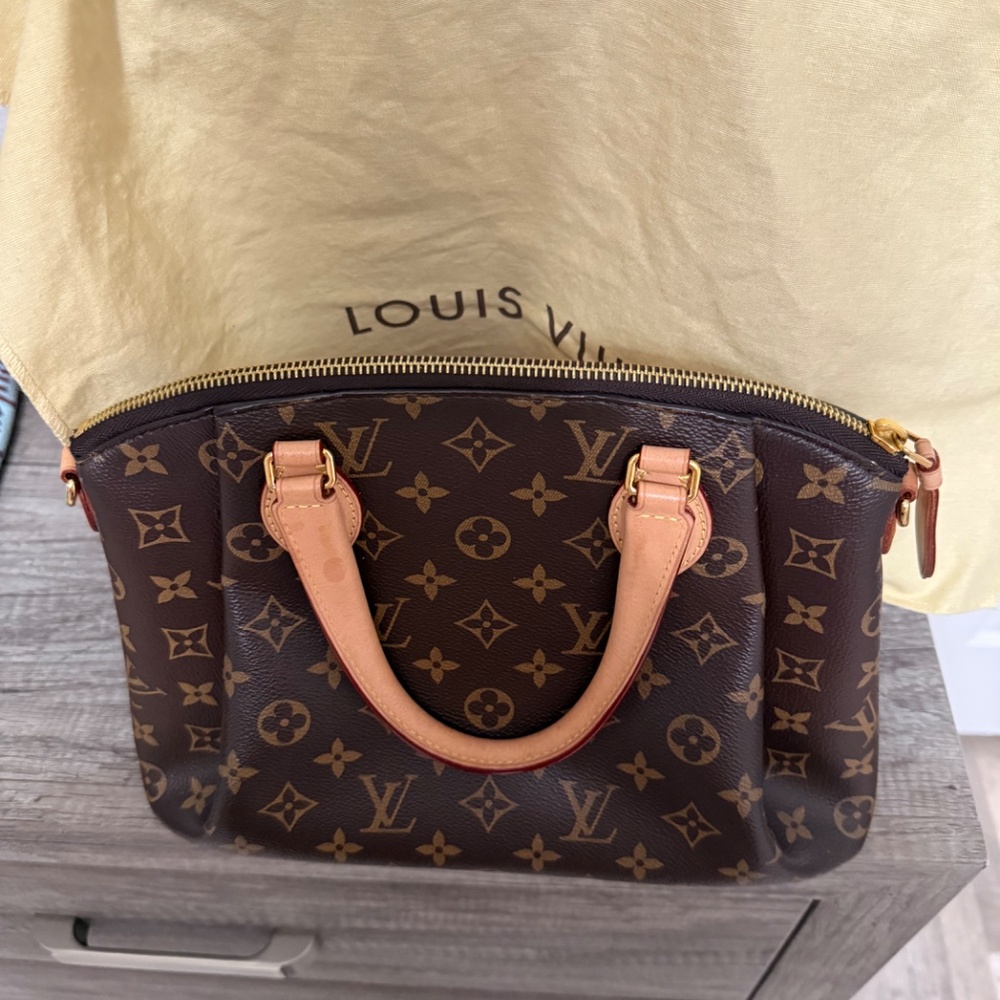 Lv - Picture 5 of 7